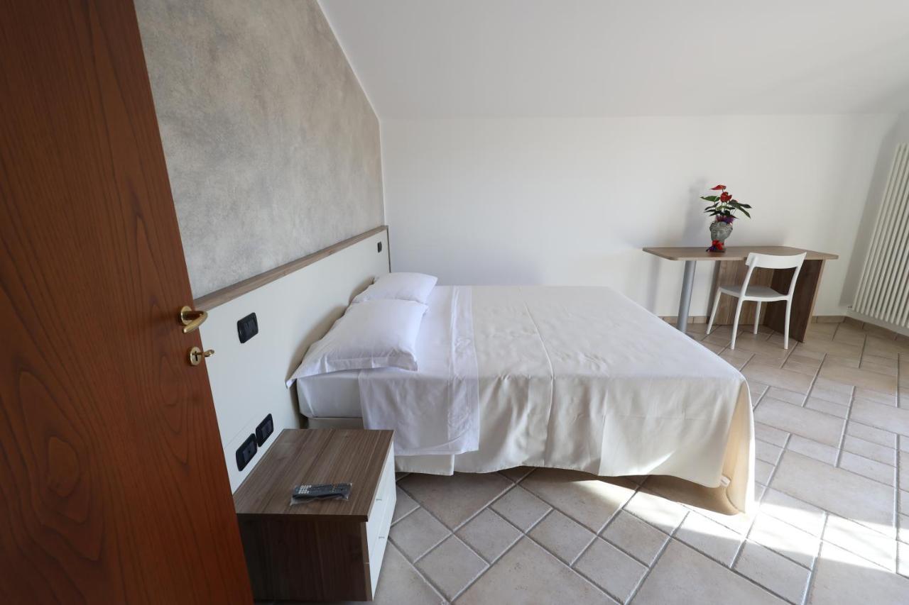 Bed And Breakfast A Casa Di Valerio Poggio Morello Bagian luar foto